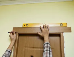 Как правильно установить межкомнатные двери: советы и рекомендации