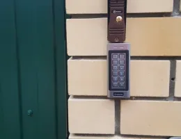 Советы по монтажу и настройке входных дверей с видеодомофоном