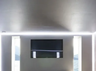 Как выбрать идеальные натяжные потолки с LED-подсветкой для вашего интерьера