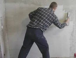 Ошибки при штукатурке стен и потолков: как их избежать для успешного ремонта