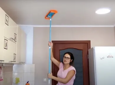 Советы по уходу за натяжными потолками: как продлить срок службы